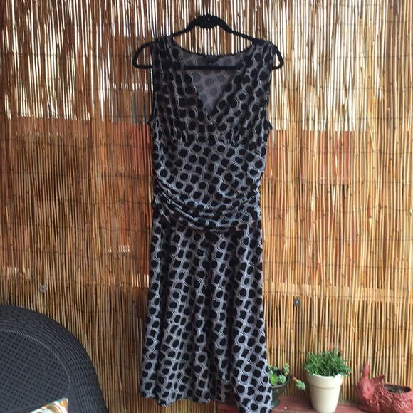 George Dresses & Skirts - George Stretch Black and White Circle Print Dress